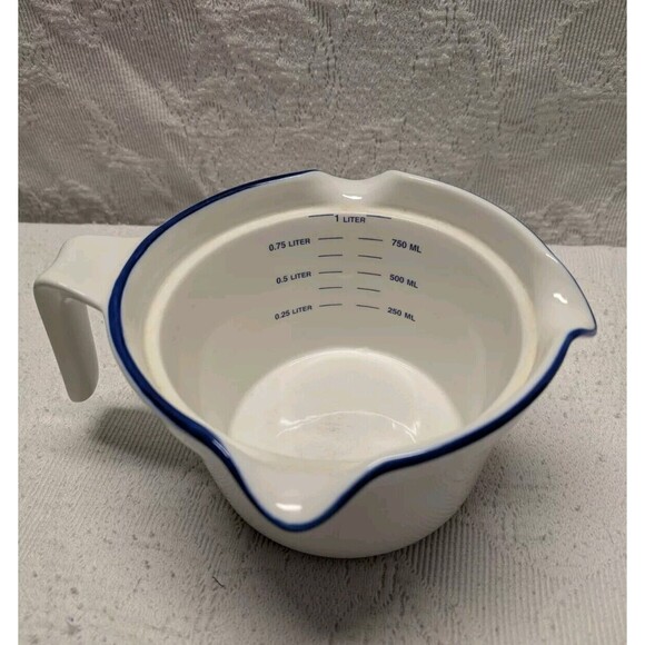 Rare Ceramic White Blue Pour Spout Liquid Measuring Cup Trad Wife Kitchen Baker - Picture 2 of 9